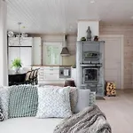 Trekker's Haven: Noux National Park Retreat