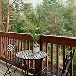 Trekker's Haven: Noux National Park Retreat