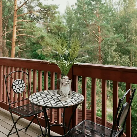 Trekker's Haven: Noux National Park Retreat