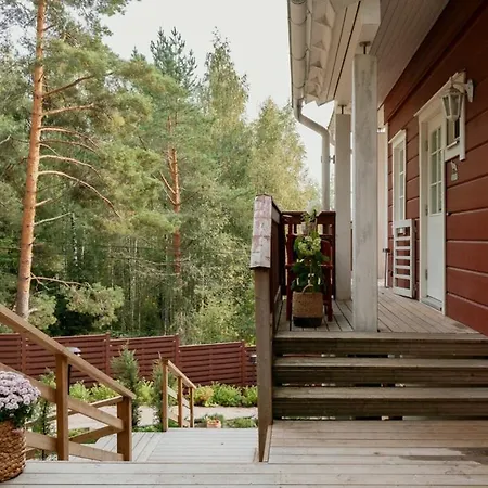 Trekker's Haven: Noux National Park Retreat